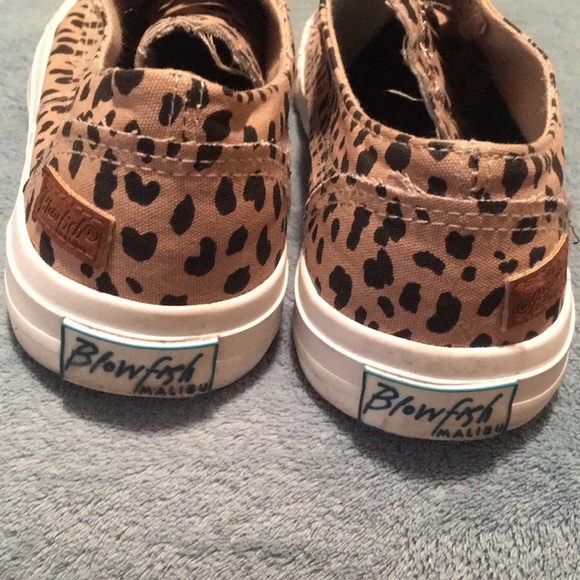 Blowfish by Malibu leopard print slip ons - Picture 2 of 4